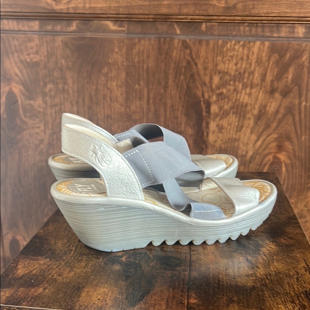 Fly London Silver & Gray Platform Sandals with Elastic Straps. Size 39 - Picture 4 of 7